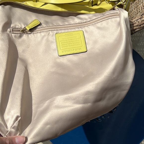 Coach F 19726 Lime Green Leather Shoulder Purse - Picture 7 of 10